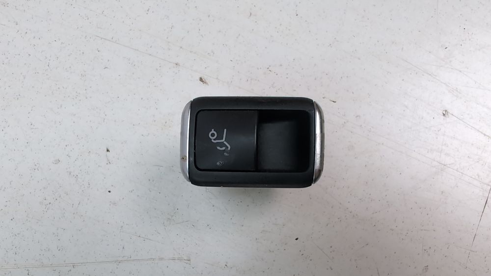 Кнопка открывания крышки багажника Mercedes Benz GLA 2017 - 2019 (X156) A1668707610 1069472 фото